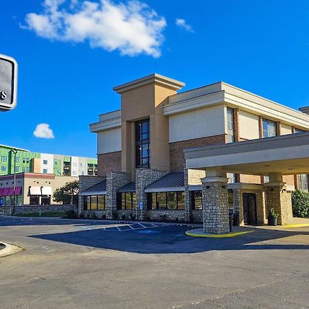 Hotel Lotus Kansas City Merriam Bagian luar foto