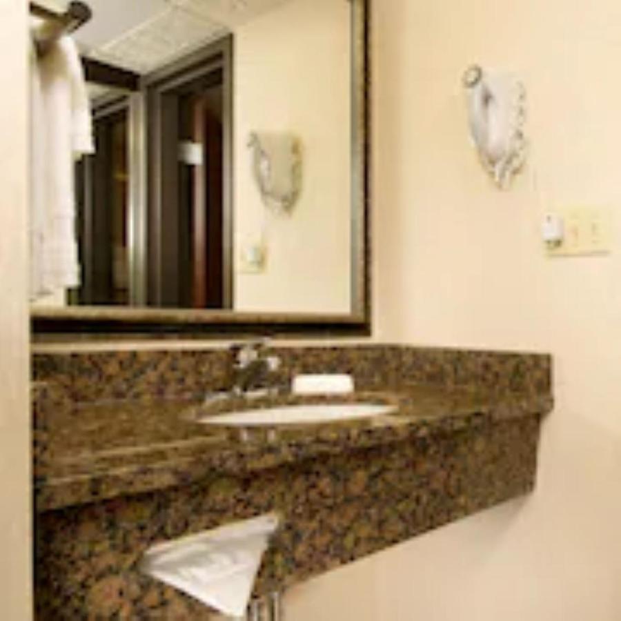 Hotel Lotus Kansas City Merriam Bagian luar foto