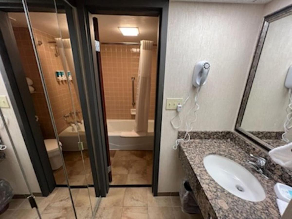 Hotel Lotus Kansas City Merriam Bagian luar foto