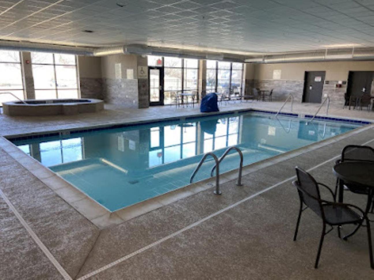 Hotel Lotus Kansas City Merriam Bagian luar foto