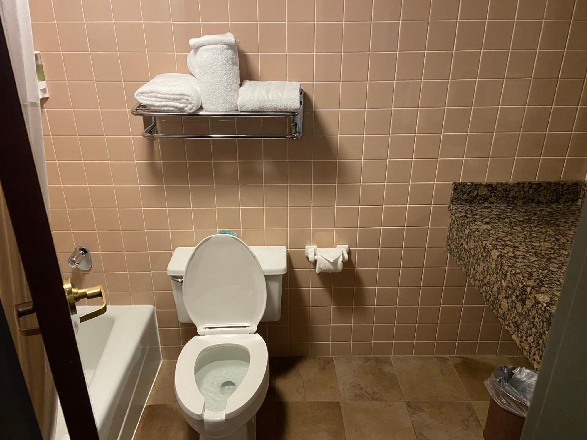 Hotel Lotus Kansas City Merriam Bagian luar foto
